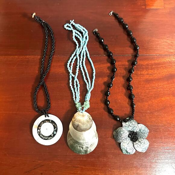 Beaded Necklace ASet of 3 Beachy Boho Choker Pendant Flower Shell Medallion Lot - Picture 1 of 11